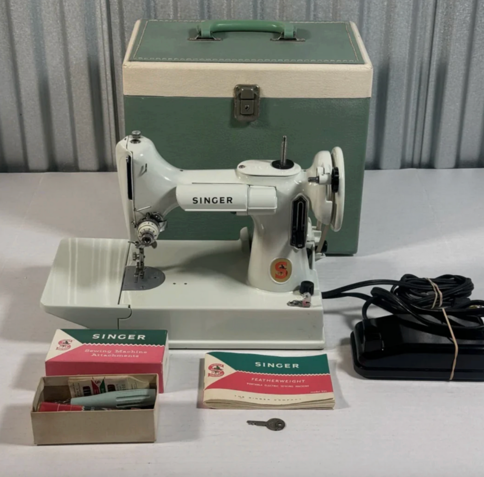 Sewing Machine – White Green