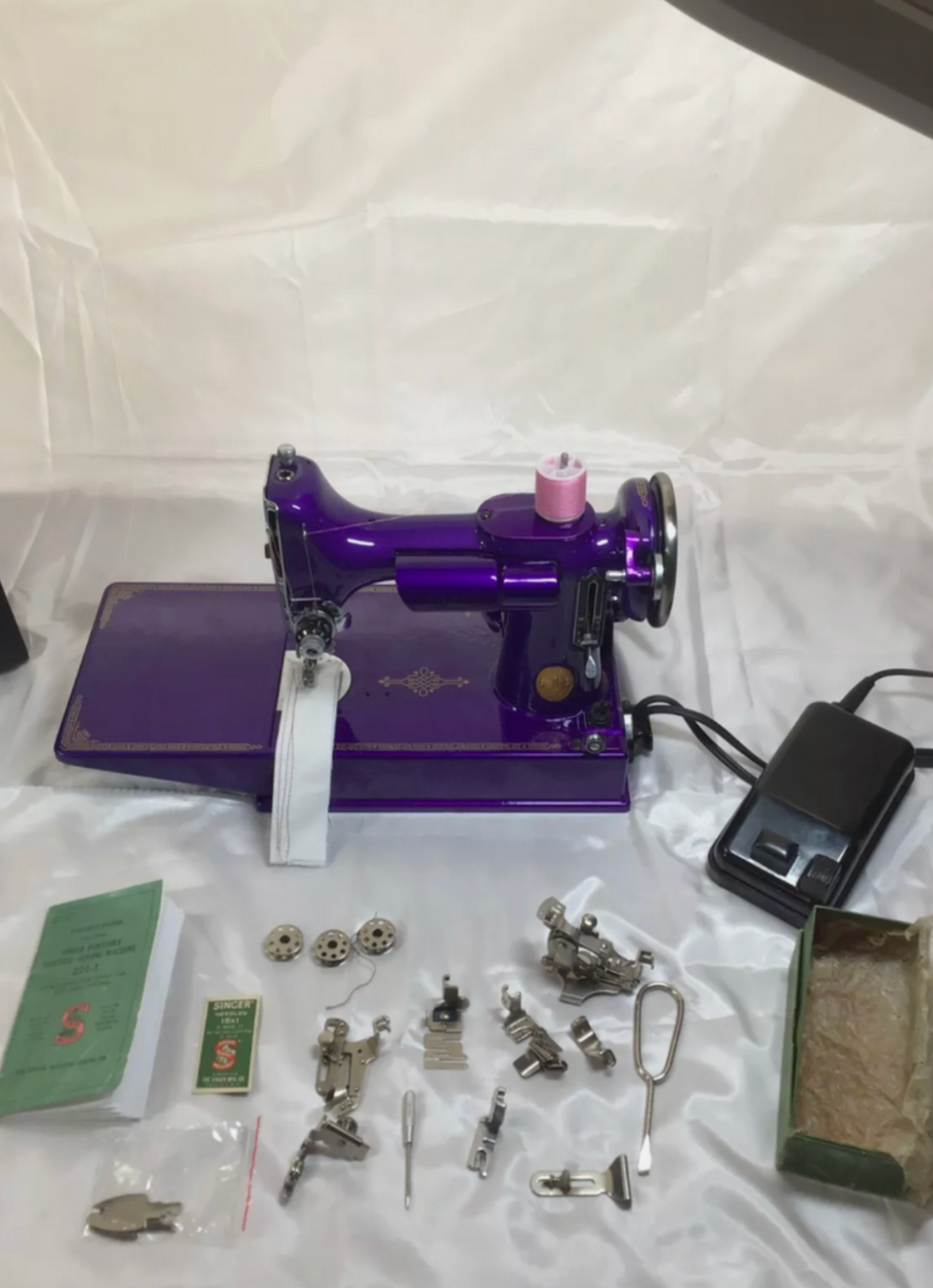 Compact Sewing Machine – Unique Color